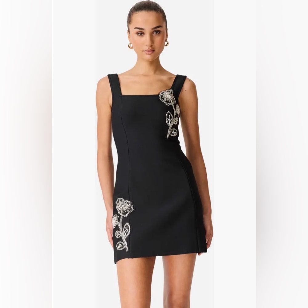 Elliatt Soleil Beaded Placed Floral Cocktail Minidress Size M NWT Flaw Noted